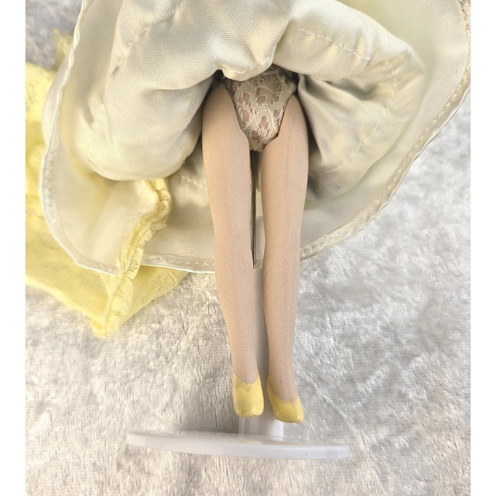 1:12 Dollhouse Victorian Lady Porcelain Doll Miniature Dressed Woman 6" Figure - Picture 7 of 11